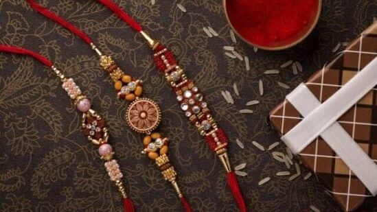 నా ప్రేమ దారంతో తయారు చేసిన ఈ రాఖీ.. నువ్ సంతోషంగా ఉండలనే కోరుకుంటుంది. అన్నదమ్ముల దీర్ఘాయువు కోసం ఈ సోదరి రాఖీ ప్రార్థన. రాఖీ పూర్ణిమ శుభాకాంక్షలు 2023