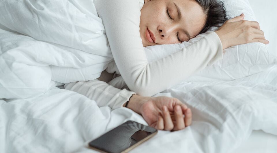 sleeping-with-phone