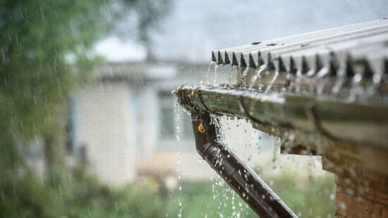 ఇవాళ ఏపీలోని పార్వతీపురంమన్యం,అల్లూరి సీతారామరాజు,ఏలూరు,కృష్ణా, ప్రకాశం,తిరుపతి,చిత్తూరు, అన్నమయ్య,శ్రీ సత్యసాయి, కర్నూలు, నంద్యాల జిల్లాల్లో అక్కడక్కడ తేలికపాటి నుంచి మోస్తరు వర్షాలు కురిసే అవకాశం ఉంది. ఇవాళ ఏపీలోని పార్వతీపురంమన్యం,అల్లూరి సీతారామరాజు,ఏలూరు,కృష్ణా, ప్రకాశం,తిరుపతి,చిత్తూరు, అన్నమయ్య,శ్రీ సత్యసాయి, కర్నూలు, నంద్యాల జిల్లాల్లో అక్కడక్కడ తేలికపాటి నుంచి మోస్తరు వర్షాలు కురిసే అవకాశం ఉంది. 