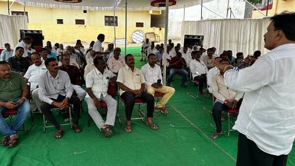 Karimnagar News : కాంగ్రెస్ గూటికే మాజీ ఎమ్మెల్సీ సంతోష్ కుమార్, టికెట్ భరోసా దక్కిందా?