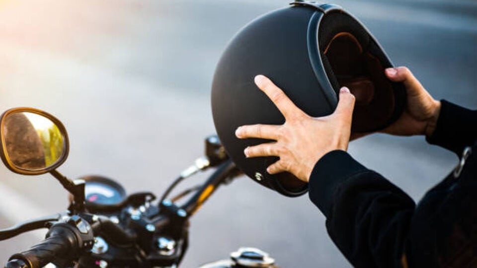 Hair loss With Helmet ఎక్కువసేపు హెల్మెట్ పెట్టుకుంటే జుట్టు