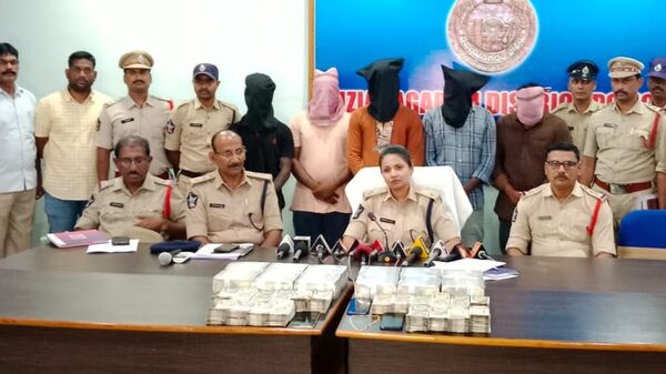 Bank Custodians Cheating: కమిషన్‌ కక్కుర్తితో బ్యాంకుకు కన్నం వేసిన కస్టోడియన్లు