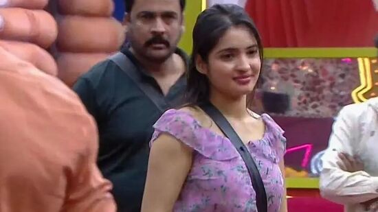 రతిక రోజ్ తమిళంలో చేసిన మారో మూవీ విడుదలకు ముందే ఆగిపోయింది. అనంతరం తెలుగులో బెల్లంకొండ గణేష్ హీరోగా చేసిన నేను స్టూడెంట్ సర్ సినిమాలో రతిక రోజ్ పోలీస్ ఆఫీసర్ రోల్ ప్లే చేసింది. ఇప్పుడు నటిగా, సోషల్ మీడియా ఇన్ ఫ్లూయిన్సర్‍గా బిగ్ బాస్ 7 తెలుగులోకి అడుగు పెట్టింది.&nbsp;&nbsp;