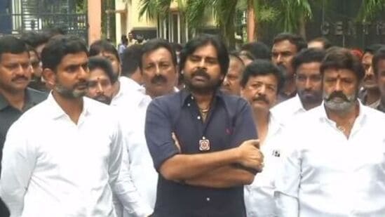 మీడియాతో పవన్, లోకేశ్, బాలకృష్ణ