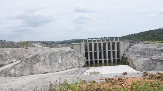 పంపుల ఆపరేటింగ్‌ అంతా కంప్యూటర్‌ తెరపై నుంచే నిర్వహించే వీలుగా ఇంజనీరింగ్ యంత్రంగాం ఏర్పాట్లు చేసింది. నీరు విడుదలయ్యేలా గేట్లు తెరుచుకోవడం, మోటారుకు విద్యుత్‌ సరఫరా.. ఇవన్నీ కంప్యూటర్‌ నుంచే పర్యవేక్షిస్తారు. ఆసియా ఖండంలోనే తొలిసారి అతి పెద్దదైన ఎత్తిపోతల పంపులను&nbsp;&nbsp;పాలమూరు ప్రాజెక్టులో ఏర్పాటు చేసినట్లు అధికారులు చెబుతున్నారు.