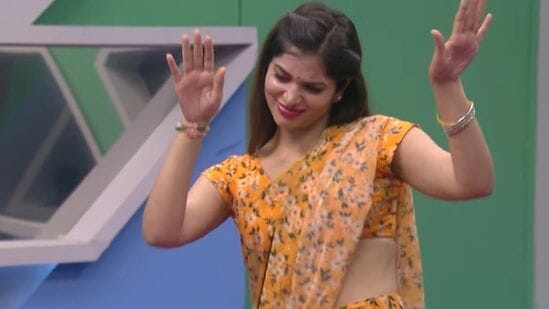 బిగ్ బాస్ 7 తెలుగు సీజన్‍లో శుభ శ్రీని అందరూ సుబ్బు అని పిలుస్తారు. అందరితో పాజిటివ్‍గా తనదైన ఆటతో మెప్పించే ప్రయత్నం చేస్తుంది. గౌతమ్ కృష్ణతో మొదట్లో చనువుగా ఉండేది. బ్యూటిఫుల్ లుక్స్ తో పాటు గేమ్ పరంగా ఆకట్టుకుంటోంది బ్యూటిఫుల్ లాయర్ శుభ శ్రీ.&nbsp;&nbsp;