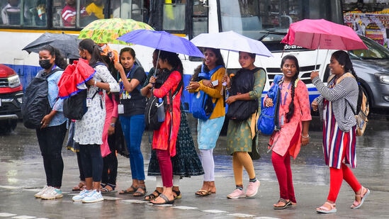 ముంబై, థానే, పాల్ఘర్, నవీ ముంబై, కొంకణ్‌లోని కొన్ని ప్రాంతాల్లో రానున్న రెండు మూడు రోజులు భారీ వర్షాలు కొనసాగే అవకాశం ఉంది.