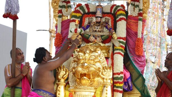 Tirumala Simhavahanam: సింహ‌ వాహనంపై యోగ‌న‌ర‌సింహుడి అలంకారంలో శ్రీ‌ మలయప్ప