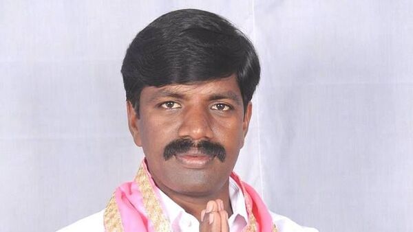 Vemula Veeresam: కాంగ్రెస్‌లో వేముల వీరేశం చేరికపై కుదరని ముహుర్తం, వీడని ఉత్కంఠ