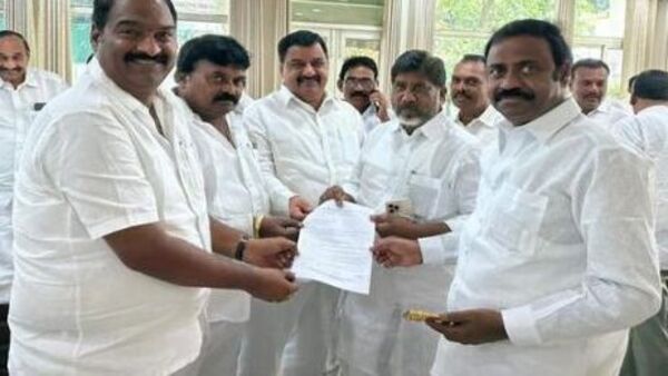 LB Nagar Madhu Yashki Issue: మధుయాష్కీకి వ్యతిరేకంగా ఢిల్లీ బాట పట్టిన కాంగ్రెస్‌ నేతలు