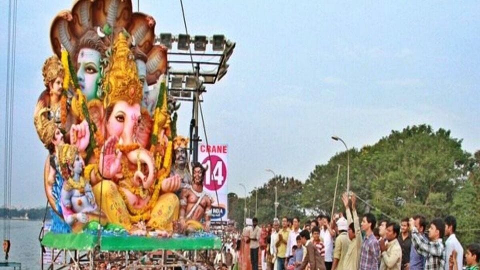 Hyderabad Ganesh Visarjan హైదరాబాద్ లో గణేశ్ నిమజ్జనం ట్రాఫిక్