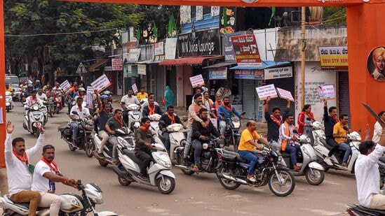 కావేరీ బేసిన్ లోని పలు ప్రాంతాల్లో బంద్ ప్రభావం ఎక్కువగా కనిపిస్తోంది. బంద్ కు మద్దతుగా ర్యాలీ తీసిన నిరసనకారులు.