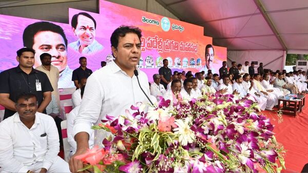 Minister KTR : కాంగ్రెస్ అంటే కన్నీళ్లు.. బీఆర్ఎస్ అంటే సాగునీళ్లు - వనపర్తి సభలో కేటీఆర్