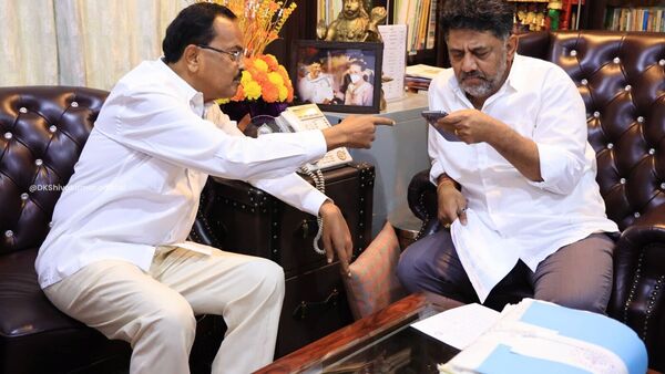 Motkupalli Narasimhulu : డీకేతో మోత్కుపల్లి భేటీ... ఆ సీటు కోసమే పావులు కదుపుతున్నారా..?