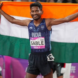 <p>19వ ఏషియన్ గేమ్స్‌లో భారత అథ్లెట్ అవినాశ్ సేబల్ అద్భుత ప్రదర్శన చేశాడు. 3000 మీటర్ల స్టీపుల్‍చేజ్‍లో నేడు (అక్టోబర్ 1) స్వర్ణ పతకాన్ని కైవసం చేసుకున్నాడు. చైనాలోని హంగ్జౌ వేదికగా ఏషియన్ గేమ్స్ జరుగుతున్నాయి.&nbsp;</p>