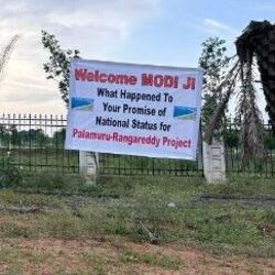 మోదీ పోస్టర్ల కలకలం