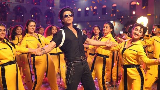 బాలీవుడ్ స్టార్ హీరో షారుఖ్ ఖాన్ నటించిన జవాన్ సినిమా ఇంకా కలెక్షన్‍లలో జోరు చూపిస్తోంది. సెప్టెంబర్ 7న ఈ మూవీ రిలీజ్ కాగా వసూళ్లలో సత్తాచాటింది. 24 రోజుల్లో ఈ చిత్రం ఎంత కలెక్ట్ చేసిందో లెక్కలు బయటికి వచ్చాయి.&nbsp;