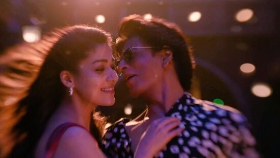 జవాన్ చిత్రానికి తమిళ డైరెక్టర్ అట్లీ దర్శకత్వం వహించారు. ఈ చిత్రంలో షారుఖ్ ఖాన్ సరసన నయనతార హీరోయిన్‍గా నటించారు. విజయ్ సేతుపతి విలన్‍గా చేశారు. దీపికా పదుకొణ్ క్యామియో రోల్‍లో మెరిశారు.&nbsp;