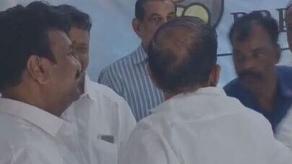 Home Minister Mahmood Ali : షాకింగ్ ఘటన.. పోలీస్ సెక్యూరిటీ గార్డు చెంపపై కొట్టిన హోంమంత్రి మహమూద్‌ అలీ!