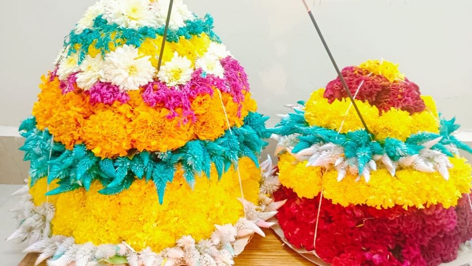 Bathukamma Flowers బతుకమ్మ పూలలో ఔషధ గుణాలెన్నో! ఒక్కో పువ్వుకు ఒక్కో