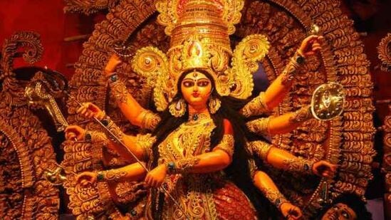 &nbsp;ఈ నవరాత్రులలో దుర్గాదేవి యొక్క 9 రూపాలను పూజిస్తారు. ఈ సంవత్సరం నవరాత్రులు అక్టోబర్ 15 నుండి ప్రారంభమవుతాయి. అక్టోబర్ 24 వరకు కొనసాగుతుంది. భారతదేశంలోని వివిధ ప్రాంతాలలో ఈ పండుగను వివిధ రకాలుగా జరుపుకుంటారు.
