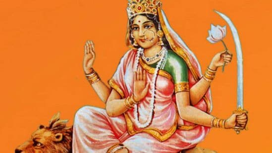 మహాగౌరి: అష్టమి రోజున మహాగౌరి మాతను పూజిస్తారు. అమ్మవారు అష్టైశ్వరాలు, ఆయురారోగ్యాలు ప్రసాదిస్తుందని విశ్వాసం.