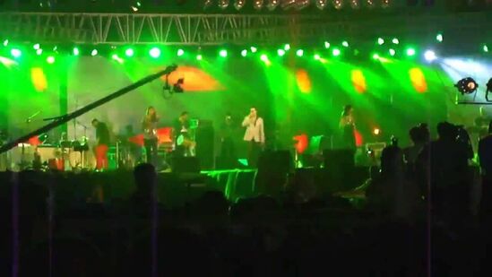 మైసూరు మహారాజా కాలేజీ గ్రౌండ్స్‌లో జరిగే యువ దసరా కార్యక్రమం కూడా చూసి తీరాల్సిందే. ఈసారి బయటి రాష్ట్రాల కళాకారులకు బదులు కర్నాటకకు చెందిన కళాకారులు ప్రదర్శనలు ఇవ్వనున్నారు. సంచిత్ హెగ్డే అండ్ టీమ్, సాధుకోకిల ప్రోగ్రాం కూడా ఉంటుంది. అక్టోబర్ 18 నుండి 21 వరకు సాయంత్రం 6 నుండి 9 గంటల వరకు యువ దసరా కార్యక్రమం ఉంటుంది.&nbsp;