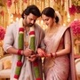 Prabhas Anushka Marriage: ప్రభాస్, అనుష్క.. సిల్వర్ స్క్రీన్ పై చూడచక్కని జంట. వీళ్లు నిజ జీవితంలోనూ ఒక్కటిగా కలిసుండాలని అభిమానులు ఎన్నాళ్లుగానో కోరుకుంటున్నారు. వాళ్ల కలలను ఈ ఫొటోలు నిజం చేస్తున్నాయి. <p>Prabhas Anushka Marriage: ప్రభాస్, అనుష్క.. సిల్వర్ స్క్రీన్ పై చూడచక్కని జంట. వీళ్లు నిజ జీవితంలోనూ ఒక్కటిగా కలిసుండాలని అభిమానులు ఎన్నాళ్లుగానో కోరుకుంటున్నారు. వాళ్ల కలలను ఈ ఫొటోలు నిజం చేస్తున్నాయి.</p>