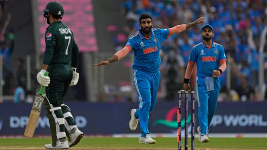 India vs Pakistan: భారత బౌలింగ్ దెబ్బకు పాకిస్థాన్ విలవిల.. తక్కువ స్కోరుకే ఢమాల్.. ఐదుగురు బౌలర్లకు చెరో రెండు