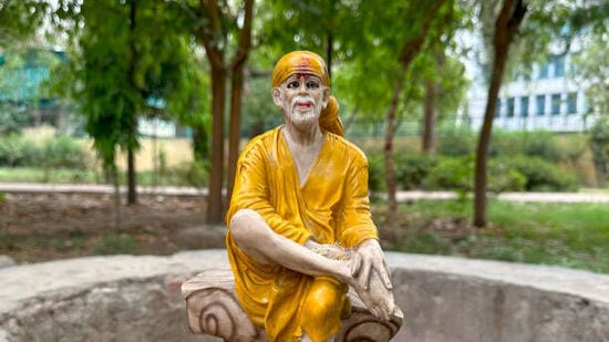 మూడో రోజు ఉదయం 08.50 నిమిషాలకు సికింద్రాబాద్ చేరుకోవటంతో టూర్ ప్యాకేజీ ముగుస్తుంది, హైదరాబాద్ షిర్డీ టూర్ ప్యాకేజీ టికెట్ ధరలు చూస్తే…. సింగిల్ షేరింగ్ కు 13100 ధర ఉండగా.. డబుల్ షేరింగ్ కు రూ. 8020 ధరగా ప్రకటించారు. ట్రిపుల్ షేరింగ్ కు 6390గా నిర్ణయించారు. కంఫార్ట్ క్లాస్ల్ కోచ్ లో ఈ ధరలు ఉంటాయి. చిన్నారులకు వేర్వురు ధరలు ఉన్నాయి. ఇక స్టాండర్డ్ క్లాస్ లో చూస్తే సింగిల్ షేరింగ్ కు రూ. 11410, డబుల్ షేరింగ్ కు 6330గా నిర్ణయించారు. గత నెలలో ఈ టూర్ ప్యాకేజీ ధరలు ఎక్కువగా ఉండగా… తగ్గంచారు.