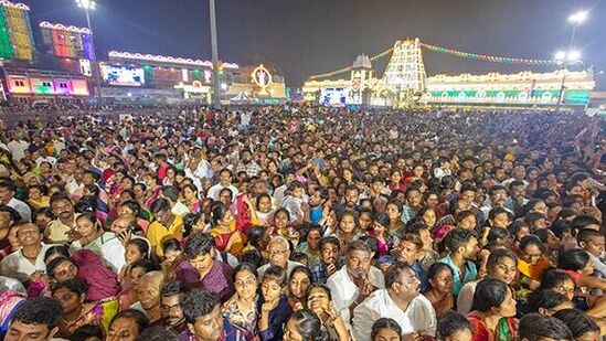 గరుడసేవలో స్వామిని దర్శిస్తే కోర్కెలు తీరుతాయని, ముల్లోకాలదేవతలు కూడా గరుడసేవలో, ముల్లోకాల దేవతలు కూడా గరుడసేవలో స్వామివారిని దర్శించడానికి వస్తారని భక్తుల నమ్మకం.