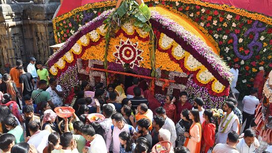 శక్తి ఆరాధనలో కామాఖ్య ఆలయానికి ముఖ్యమైన ప్రాముఖ్యత ఉంది. ఇక్కడ వేడుకలు కృష్ణ నవమి రోజు ప్రారంభమై అశ్వయుజ మాస శుక్ల నవమి రోజున ముగుస్తాయి.&nbsp;