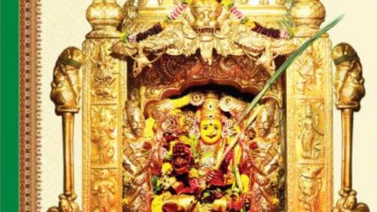 విజయవాడ కనక దుర్గమ్మ వారిని పూజించడం వలన కుంభ రాశికి కష్టాల నుంచి ఉపశమనం లభిస్తుందని చిలకమర్తి సూచించారు.