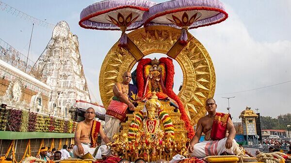 Tirumala Brahmotsavam : శ్రీవారి నవరాత్రి బ్రహ్మోత్సవాలు - సూర్యప్రభ వాహనంపై శ్రీ మలయప్ప దర్శనం