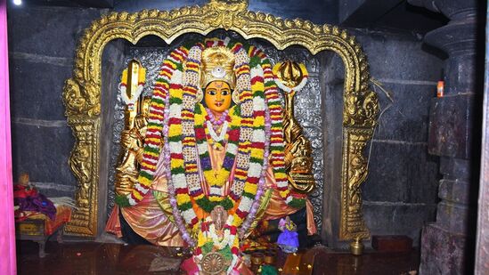 దేవీ నవరాత్రి ఉత్సవాల్లో భాగంగా అయితా గోపినాథ్ ఆధ్వర్యంలో భద్రకాళీ భక్త సేవా సమితి ఏర్పాటు చేసిన ప్రసాద వితరణ కార్యక్రమాన్ని భక్త జనులంతా కొనియాడారు. <p>దేవీ నవరాత్రి ఉత్సవాల్లో భాగంగా అయితా గోపినాథ్ ఆధ్వర్యంలో భద్రకాళీ భక్త సేవా సమితి ఏర్పాటు చేసిన ప్రసాద వితరణ కార్యక్రమాన్ని భక్త జనులంతా కొనియాడారు. </p>