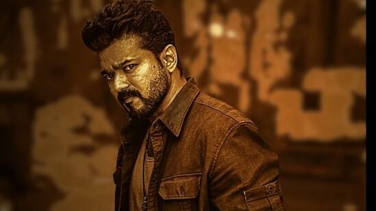 Leo Box Office Collections: లియో మూవీ గురు, శుక్ర, శని, ఆది, సోమ, మంగళవారాల్లో బాగానే కలెక్ట్ చేసిందని శ్రీధర్ చెప్పాడు. "బుధ, గురువారాల్లో కలెక్షన్లు మరీ దారుణంగా ఉన్నాయి. చాలా చోట్ల షోస్ రద్దయ్యాయి. రెండో రోజు లియో కలెక్షన్లు తగ్గిన మాట నిజమే. నేను కూడా థియేటర్ నడుపుతాను కాబట్టి చెబుతున్నాను. అయితే శని, ఆది, సోమ, మంగళవారాల్లో కలెక్షన్లు బాగున్నాయి. ఎవరు నంబర్ 1, నంబర్ 2 అనేది డిసైడ్ చేయలేం. వారం వారం మారుతూ ఉంటుంది" అని శ్రీధర్ అన్నాడు.