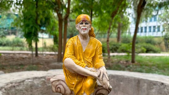 ఏసీ బ‌స్సుల్లో అయితే పెద్ద‌ల‌కు రూ. 3,700గా ధరను నిర్ణయించింది. ఇక చిన్నారులకు రూ. 3,010గా నిర్ణ‌యించారు. నాన్ ఏసీ బ‌స్సుల్లో అయితే పెద్ద‌ల‌కు రూ. 2,400, పిల్ల‌ల‌కు రూ. 1,970గా ఉంటుందని తెలిపింది. ఈ ధరలో దర్శనంతో పాటు హోట‌ల్ లో వసతి కూడా కల్పిస్తారు.