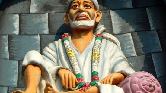 ఈ ప్ర‌త్యేక ప్యాకేజీతో వెళ్లాల‌కునే వారిని సాయంత్రం స‌మ‌యాల్లో హైద‌రాబాద్‌లోని దిల్‌సుఖ్‌న‌గ‌ర్‌, బ‌షీర్‌బాగ్‌, ప్యార‌డైస్‌, బేగంపేట్‌, కేపీహెచ్‌బీ, మియాపూర్ ప్రాంతాల్లో పికప్ చేసుకుంటారు. మ‌రుస‌టి రోజు ఉద‌యం 7 గంటల సమయంలో బస్సులు షిర్డీకి చేరుకుంటారు.