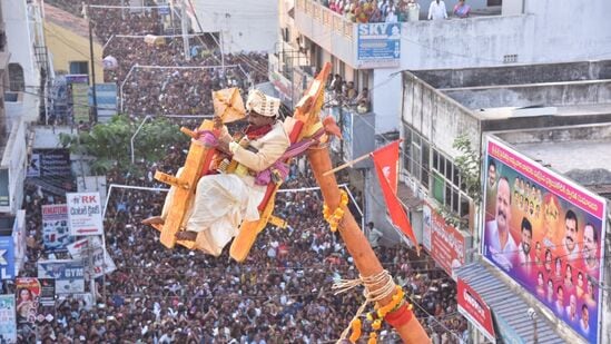 విజయనగరంలో వైభవంగా పైడితల్లి సిరిమానోత్సవం