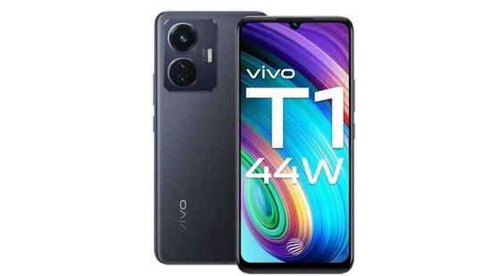 1. Vivo T1 44W: మీకు సూపర్ ఫాస్ట్ గా ఛార్జ్ అయ్యే ఫోన్ కావాలంటే, Vivo T1 44W ఒక గొప్ప ఎంపిక. ఇది 44W ఫాస్ట్ ఛార్జింగ్‌ తో కేవలం 28 నిమిషాల్లో జీరో నుంచి 50% చార్జ్ అవుతుంది. ఇందులో 6.44-అంగుళాల FullHD AMOLED డిస్ప్లే ఉంటుంది. అలాగే, 4 జీబీ ర్యామ్, 128 జీబీ స్టోరేజ్, క్వాల్కమ్ స్నాప్‌డ్రాగన్ 680 ప్రాసెసర్ ఉంటాయి. 50 ఎంపీ ప్రైమరీ కెమెరా తో ట్రిపుల్ కెమెరా సెటప్, 16 ఎంపీ ఫ్రంట్ కెమెరా ఉన్నాయి.&nbsp;