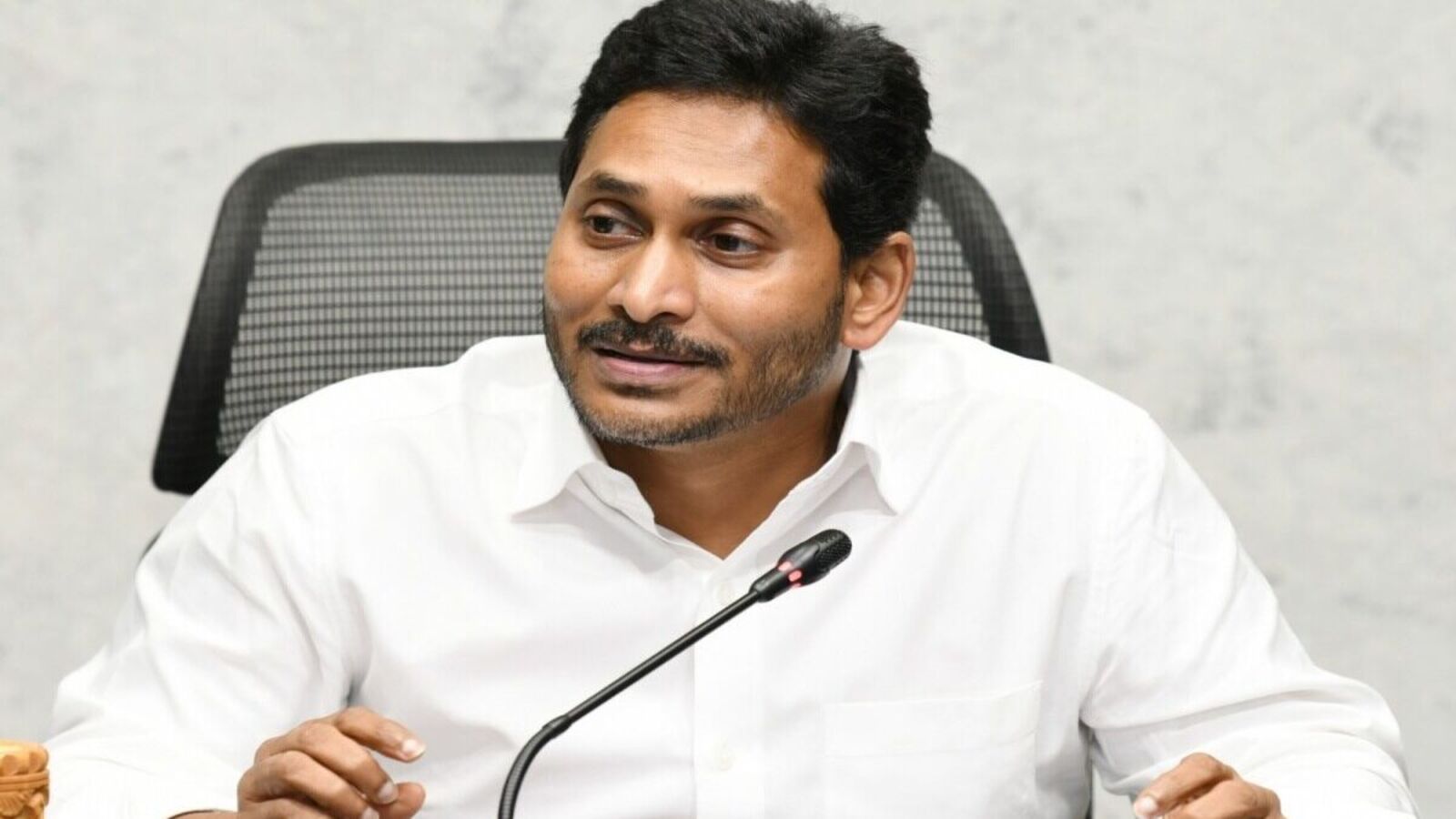 CM Jagan : ఆరోగ్య శ్రీలో వైద్యం చేయించుకున్న వారికి ఏడాదిపాటు ఉచితంగా మందులు- సీఎం జగన్