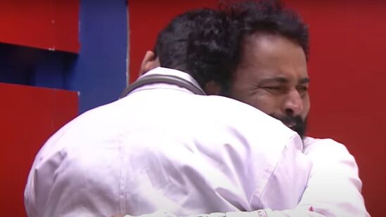 Sivaji Bigg Boss 7 Telugu: సర్‌ప్రైజ్ ఇచ్చిన బిగ్‍బాస్.. కన్నీళ్లు పెట్టుకున్న శివాజీ: ఎమోషనల్ వీడియో