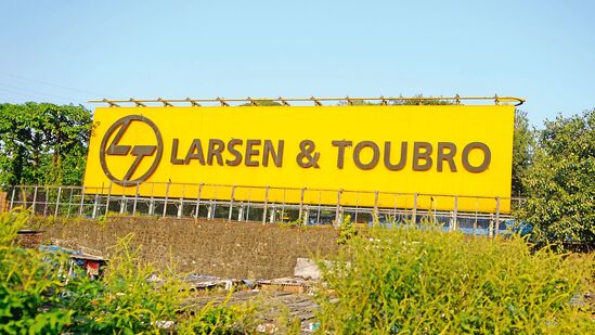 L&amp;T: ఈ లార్జ్ క్యాప్ స్టాక్ ను రూ. &nbsp;2,870- రూ. 2,960 రేంజ్ లో కొనుగోలు చేయాలని ఐసీఐసీఐ డైరెక్ట్ సూచిస్తోంది. సమీప భవిష్యత్తులో ఇది 22% వృద్ధి చెందే అవకాశం ఉందని వెల్లడించింది.