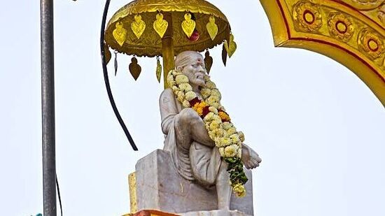 Day 01: తిరుపతి రైల్వే స్టేషన్ నుంచి ఉదయం 8.30 నిమిషాలకు జర్నీ(train no. 17417) స్టార్ట్ అవుతుంది. రాత్రి అంతా జర్నీ ఉంటుంది