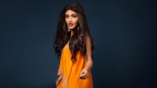 శ్రీలీల హీరోయిన్‌గా న‌టించిన భ‌గ‌వంత్ కేస‌రి మూవీ వంద కోట్ల‌కుపైగా క‌లెక్ష‌న్స్ రాబ‌ట్టింది.&nbsp;