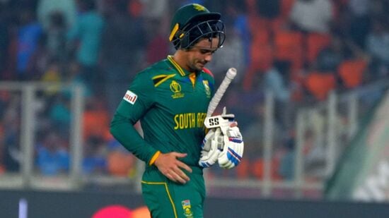 world cup 2023 most runs: సౌతాఫ్రికా ఓపెనర్ క్వింటన్ డికాక్ 9 మ్యాచ్ లలో 591 పరుగులతో టాప్ స్కోరర్స్ లిస్ట్ లో తొలి స్థానంలో ఉన్నాడు. సౌతాఫ్రికా టీమ్ సెమీ ఫైనల్ చేరిన విషయం తెలిసిందే. దీంతో అతడు మరిన్ని రన్స్ చేయనున్నాడు. ఈ వరల్డ్ కప్ తర్వాత డికాక్ రిటైరవుతున్న విషయం తెలిసిందే.