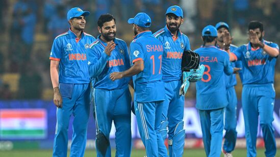 IND vs NZ: ప్రపంచకప్ తొలి సెమీఫైనల్‍ టీమిండియా, న్యూజిలాండ్ మధ్య నవంబర్ 15వ తేదీన జరగనుంది. ముంబైలోని వాంఖడే స్టేడియం వేదికగా 15న మధ్యాహ్నం 2 గంటలకు ఈ మ్యాచ్ మొదలవుతుంది.&nbsp;