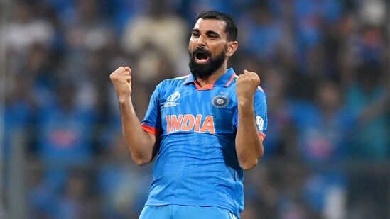 Mohammed Shami Records: న్యూజిలాండ్ పై ఓ వన్డేలో అత్యుత్తమ బౌలింగ్ గణాంకాల రికార్డును కూడా షమి సొంతం చేసుకున్నాడు. గతంలో ఈ రికార్డు పాకిస్థాన్ పేసర్ షోయబ్ అక్తర్ పేరిట ఉండేది. అతడు 2002లో 9 ఓవర్లలో 16 రన్స్ ఇచ్చి 6 వికెట్లు తీశాడు.