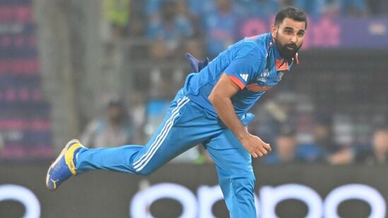 Mohammed Shami Records: వన్డేల్లో అత్యుత్తమ బౌలింగ్ ప్రదర్శన చేసిన ఇండియన్ బౌలర్ గా షమి నిలిచాడు. గతంలో స్టువర్ట్ బిన్నీ పేరిట ఈ రికార్డు ఉండేది. అతడు 2014 జూన్ లో బంగ్లాదేశ్ పై 4.4 ఓవర్లలో 4 రన్స్ ఇచ్చి 6 వికెట్లు తీయగా.. ఇప్పుడు షమి 7 వికెట్లు తీశాడు.