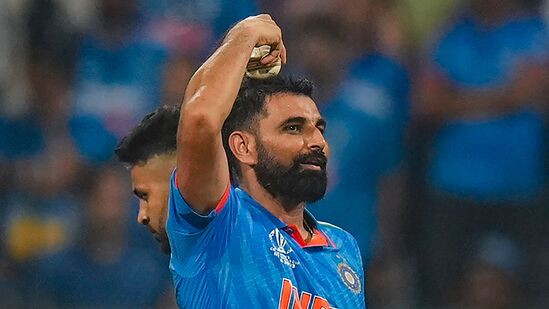 Mohammed Shami Records: వరల్డ్ కప్ లలో అత్యధికసార్లు ఐదు వికెట్లు తీసిన ఘనతను కూడా షమి సొంతం చేసుకున్నాడు. షమి నాలుగోసారి ఒక ఇన్నింగ్స్ లో ఐదు, అంతకంటే ఎక్కువ వికెట్లు తీశాడు. ఇప్పటి వరకూ స్టార్క్ (3 సార్లు) పేరిట ఈ రికార్డు ఉండేది.